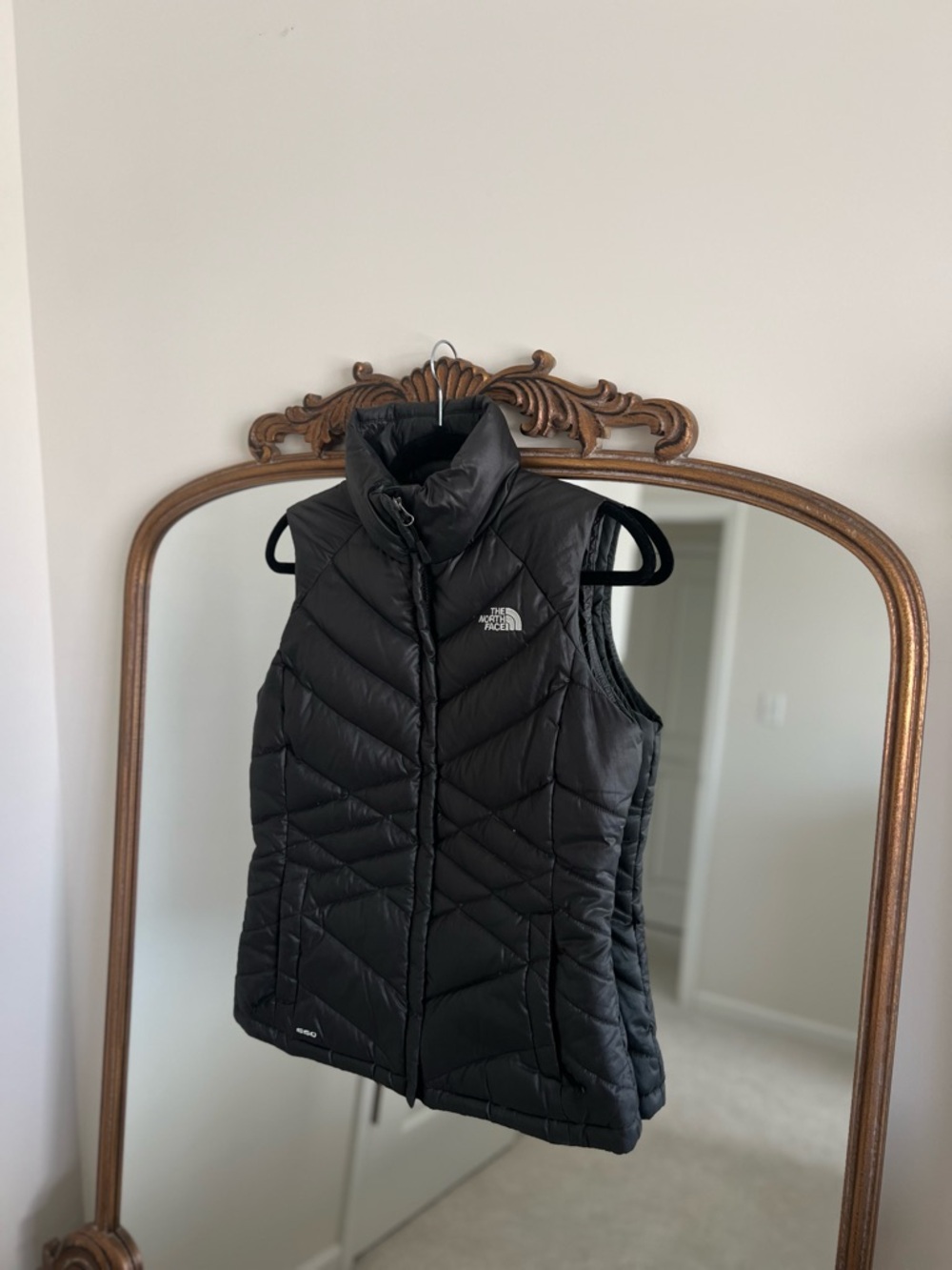 The North Face Women's Black 550 Down Quilted Puffer Vest Jacket